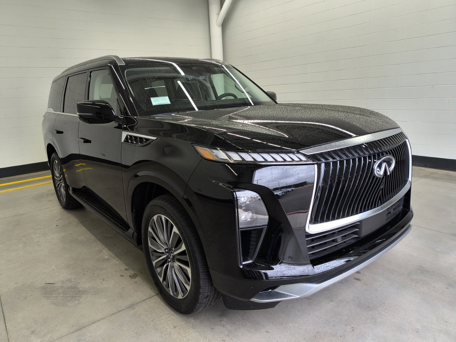 New 2025 INFINITI QX80 Luxe image 6