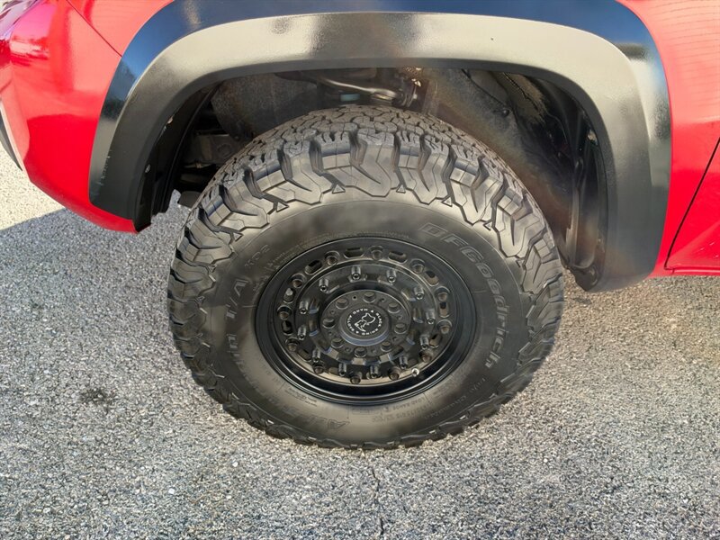 Used 2017 Toyota Tacoma TRD Off-Road AWD/4WD image 14
