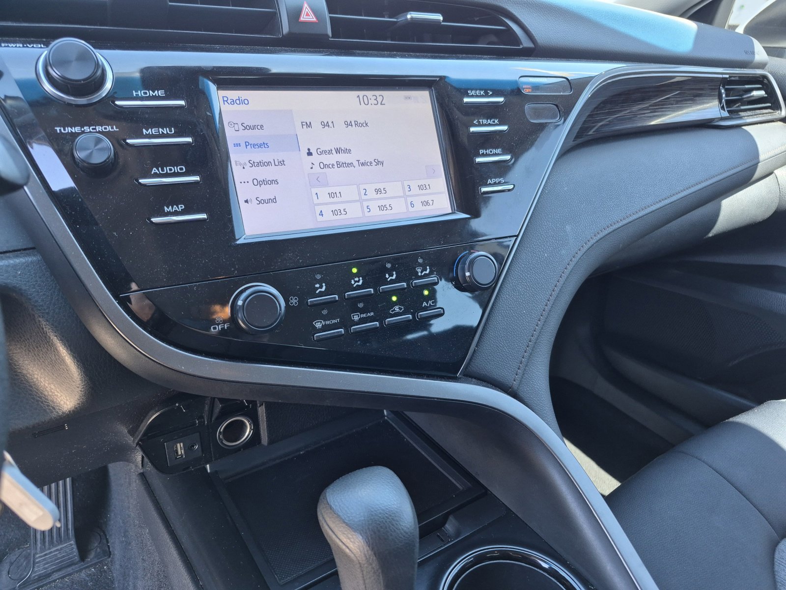 Used 2019 Toyota Camry LE FWD image 11