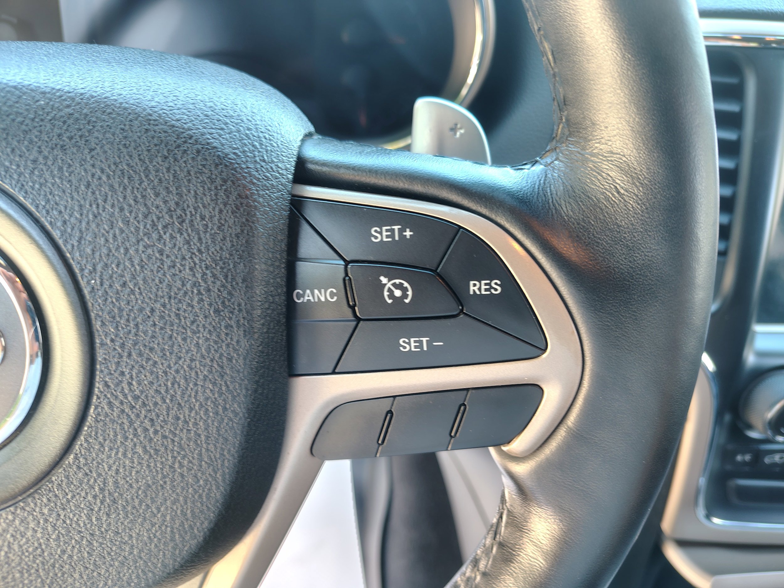 Used 2015 Jeep Grand Cherokee Limited AWD/4WD image 32
