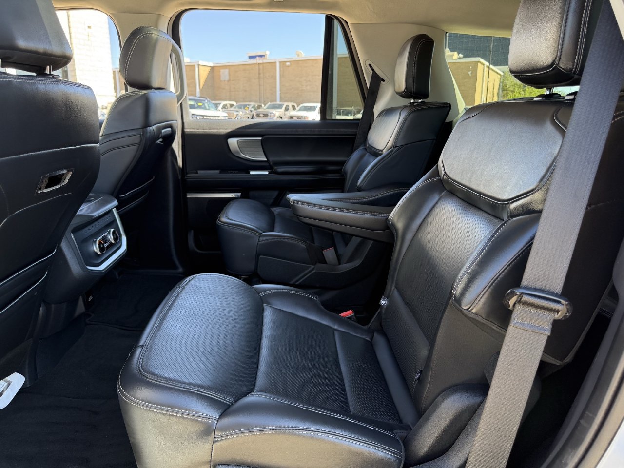 Used 2025 Ford Expedition Platinum AWD/4WD image 27