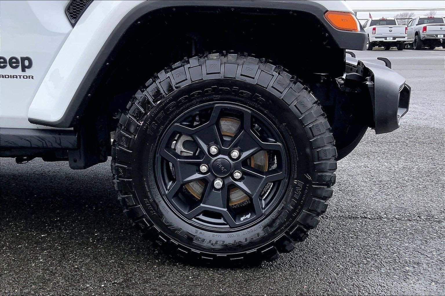 Certified 2023 Jeep Gladiator Willys image 9