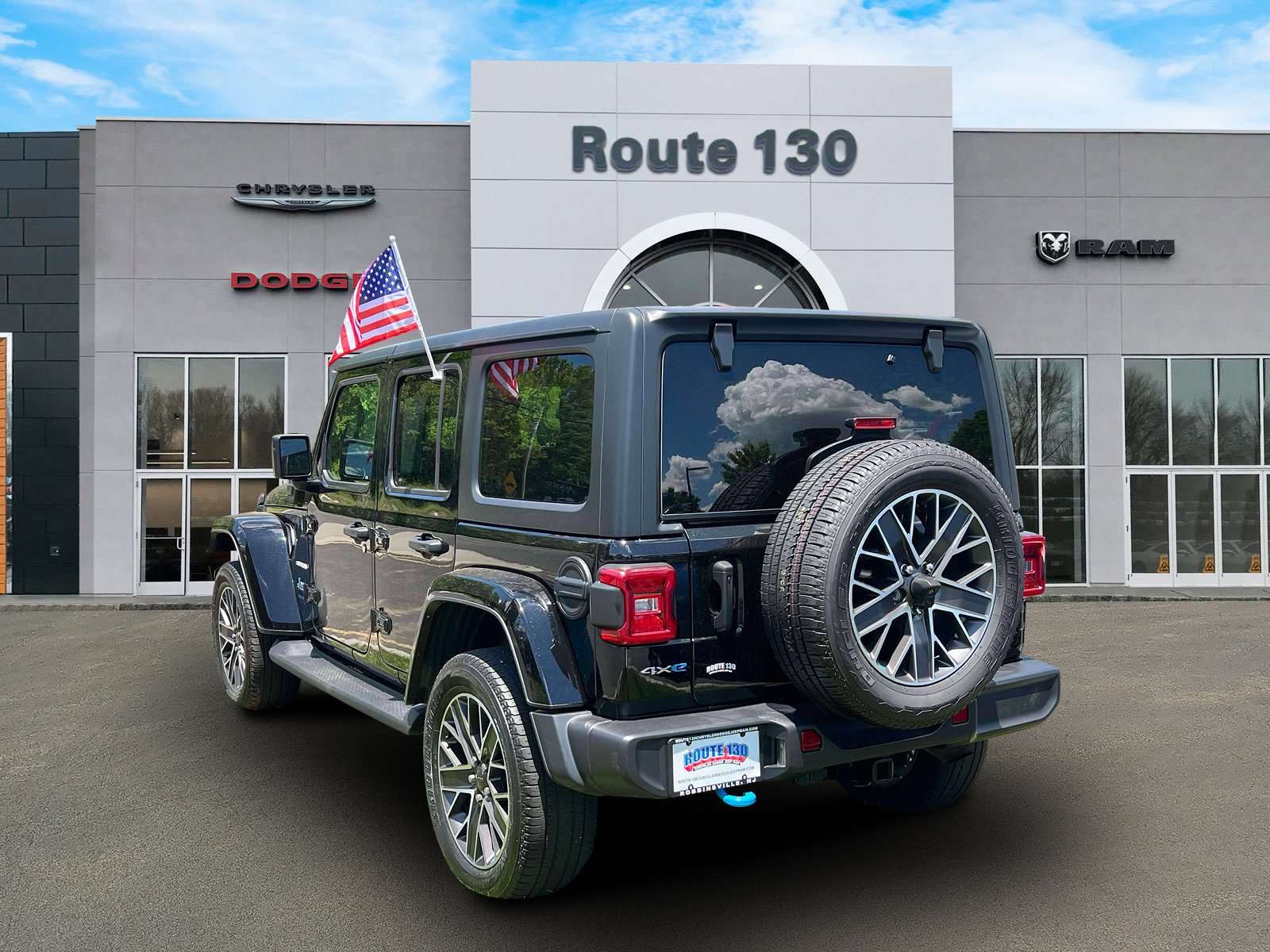 Used 2023 Jeep Wrangler Unlimited Sahara w/ Cold Weather Group AWD/4WD image 3