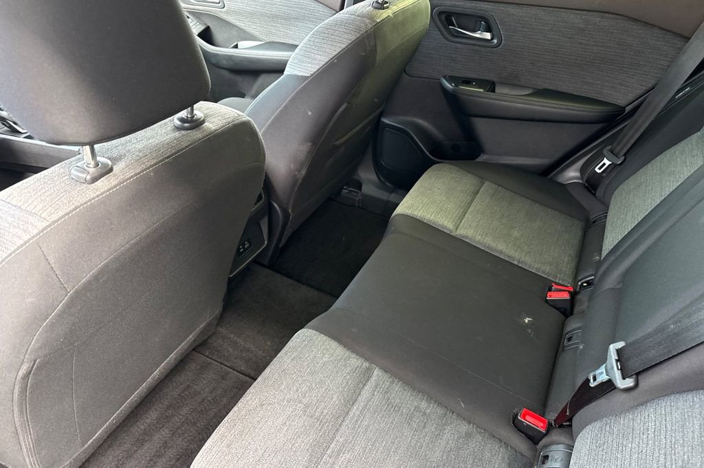 Used 2023 Nissan Rogue SV image 12