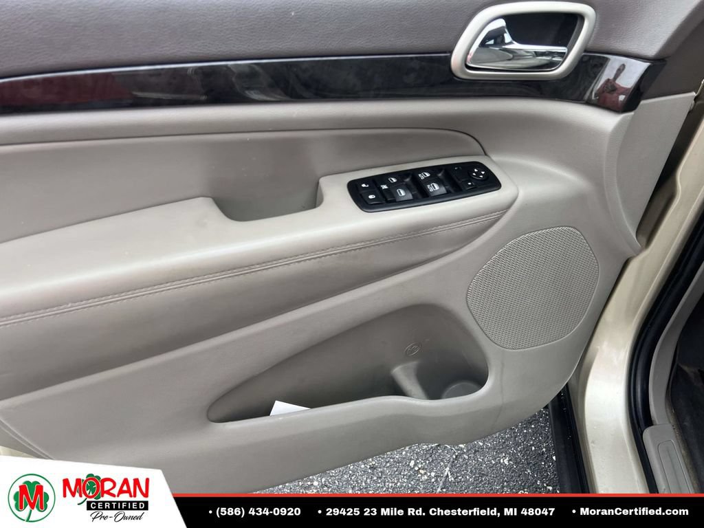 Used 2011 Jeep Grand Cherokee Laredo AWD/4WD image 14