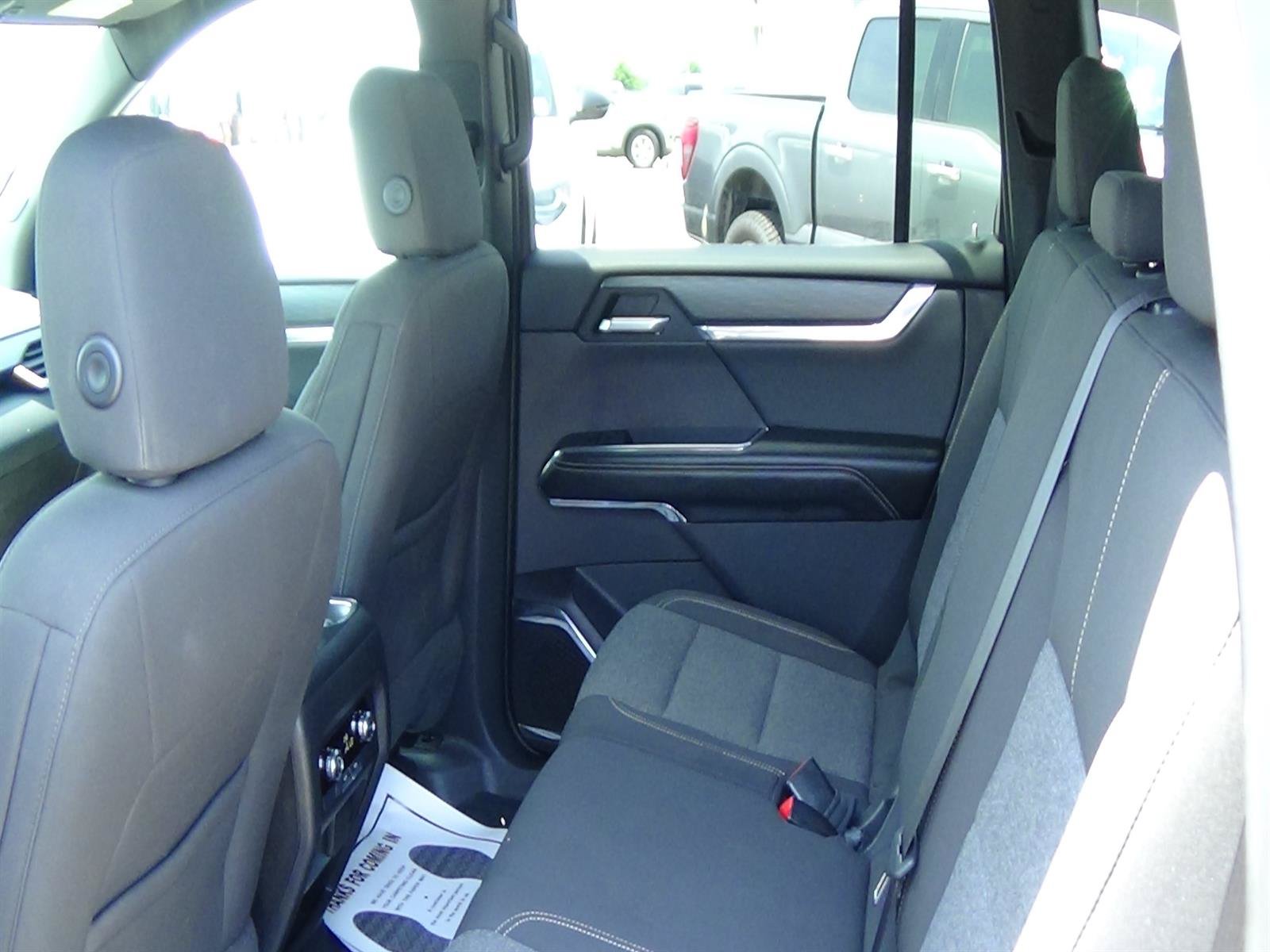 Used 2025 GMC Acadia Elevation FWD image 13