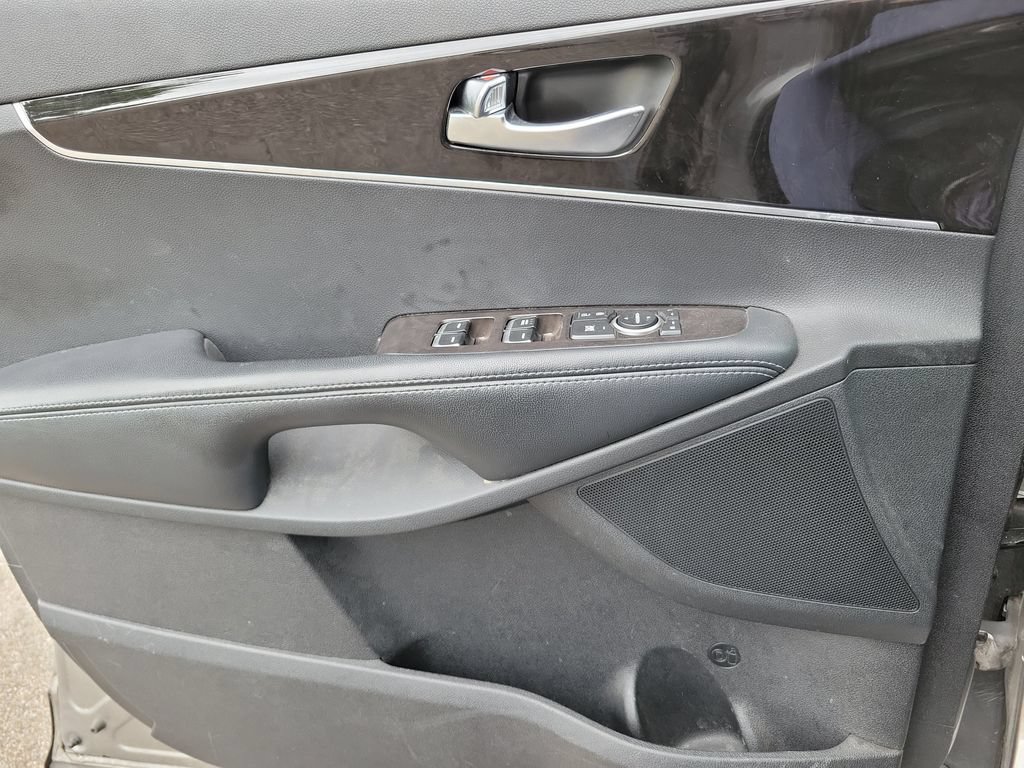 Used 2018 Kia Sorento AWD image 23