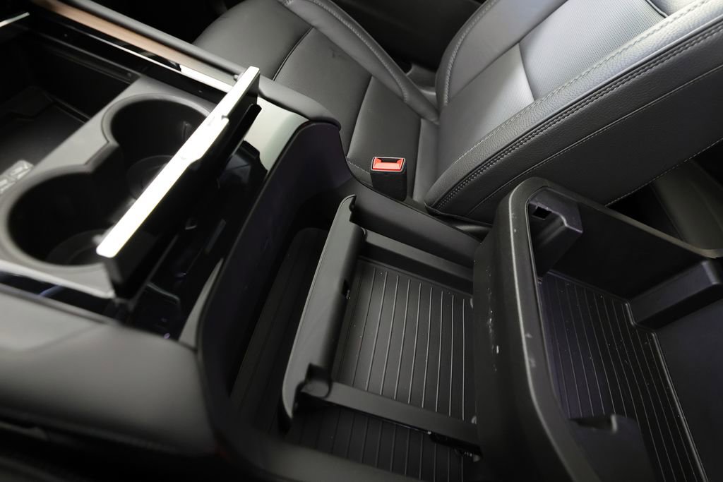 Used 2026 GMC Yukon Denali w/ Sun & Power Step Package AWD/4WD image 42