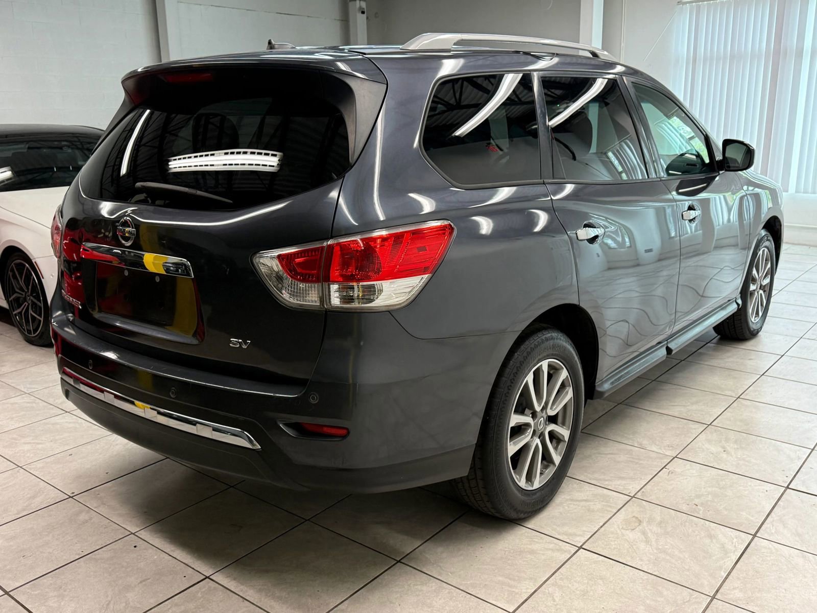 Used 2014 Nissan Pathfinder SV FWD image 9