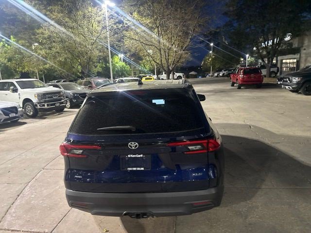 Used 2024 Toyota Grand Highlander AWD image 10