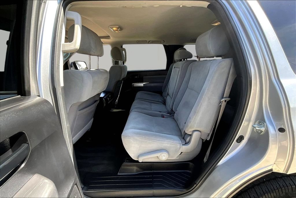 Used 2018 Toyota Sequoia SR5 RWD image 21