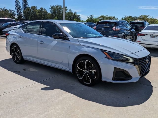 Used 2024 Nissan Altima 2.5 SR w/ SR Premium Package FWD image 1
