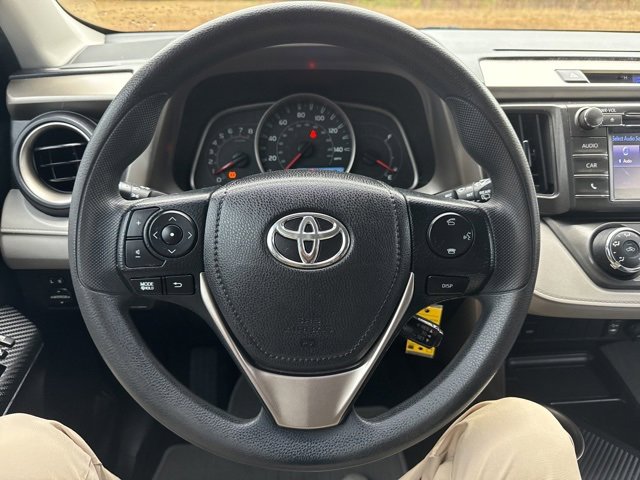 Used 2015 Toyota RAV4 LE image 18
