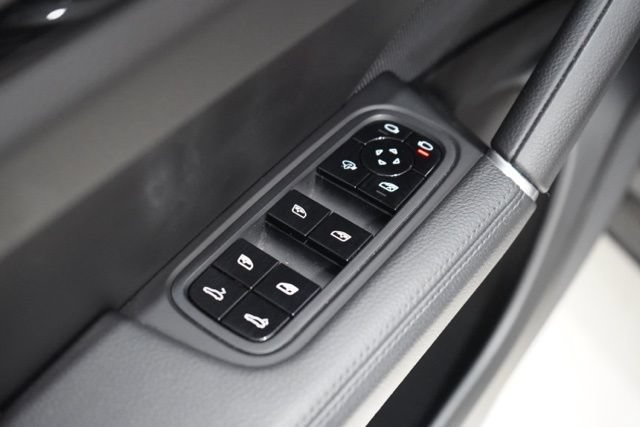 Used 2021 Porsche Cayenne AWD/4WD image 18