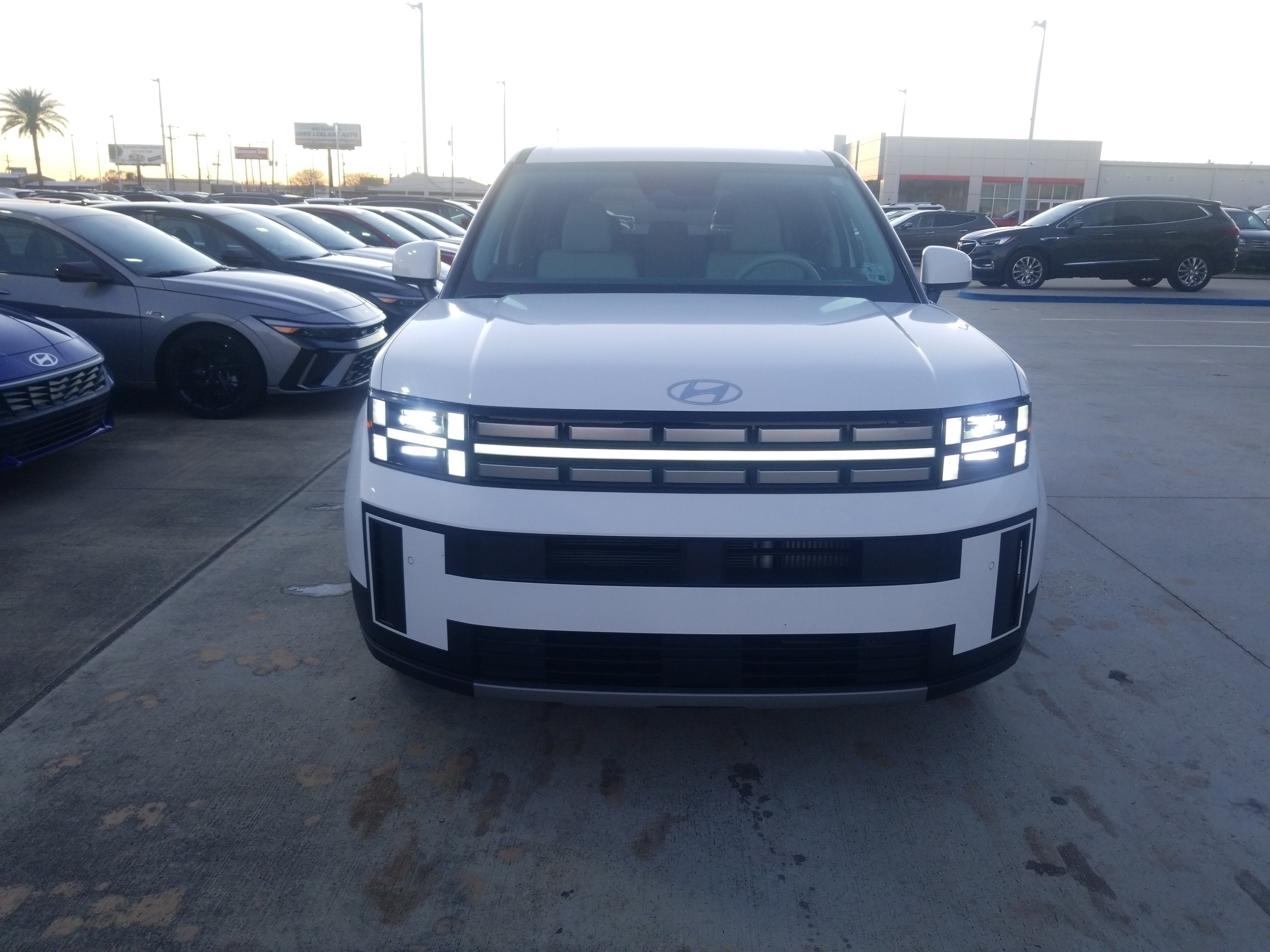 Certified 2025 Hyundai Santa Fe SE image 2