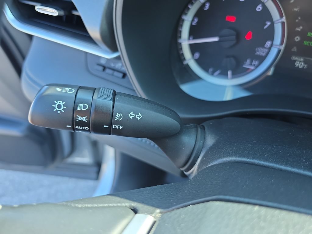 Used 2024 Toyota Highlander LE AWD/4WD image 21