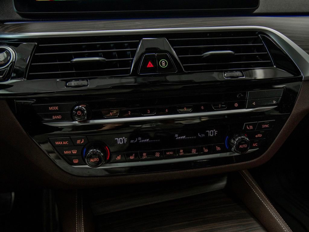 Used 2022 BMW M550i xDrive w/ Dynamic Handling Package image 23