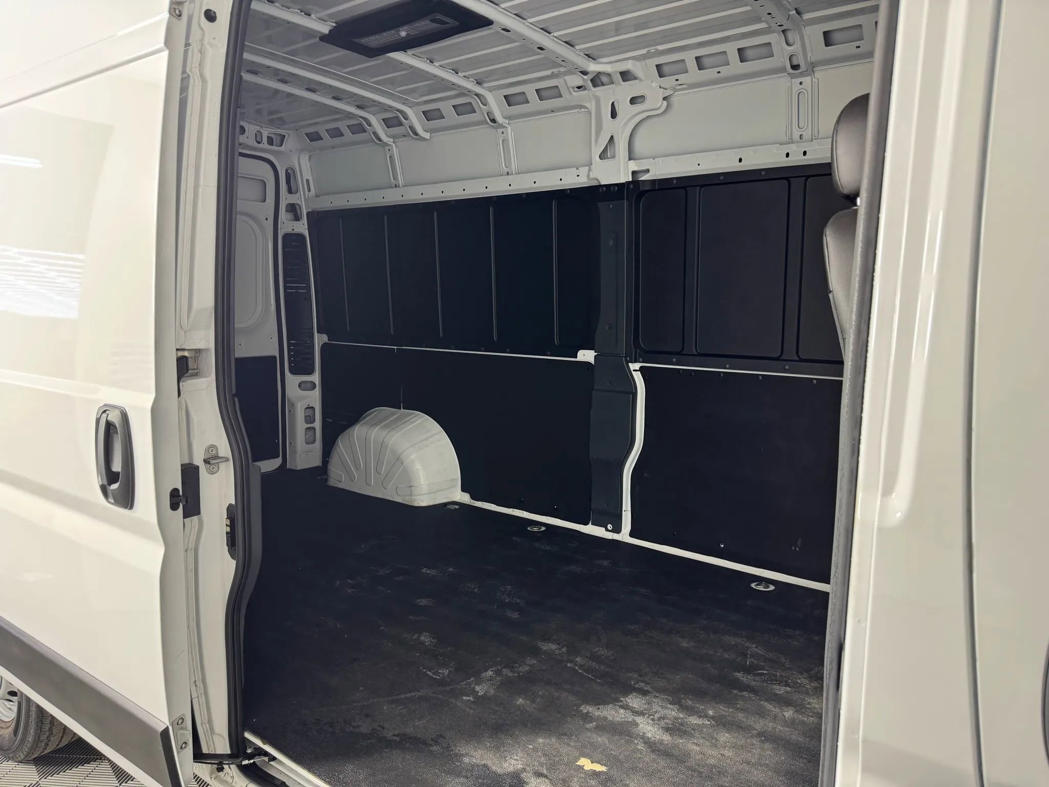 Used 2025 RAM ProMaster 3500 w/ Convenience Group image 27