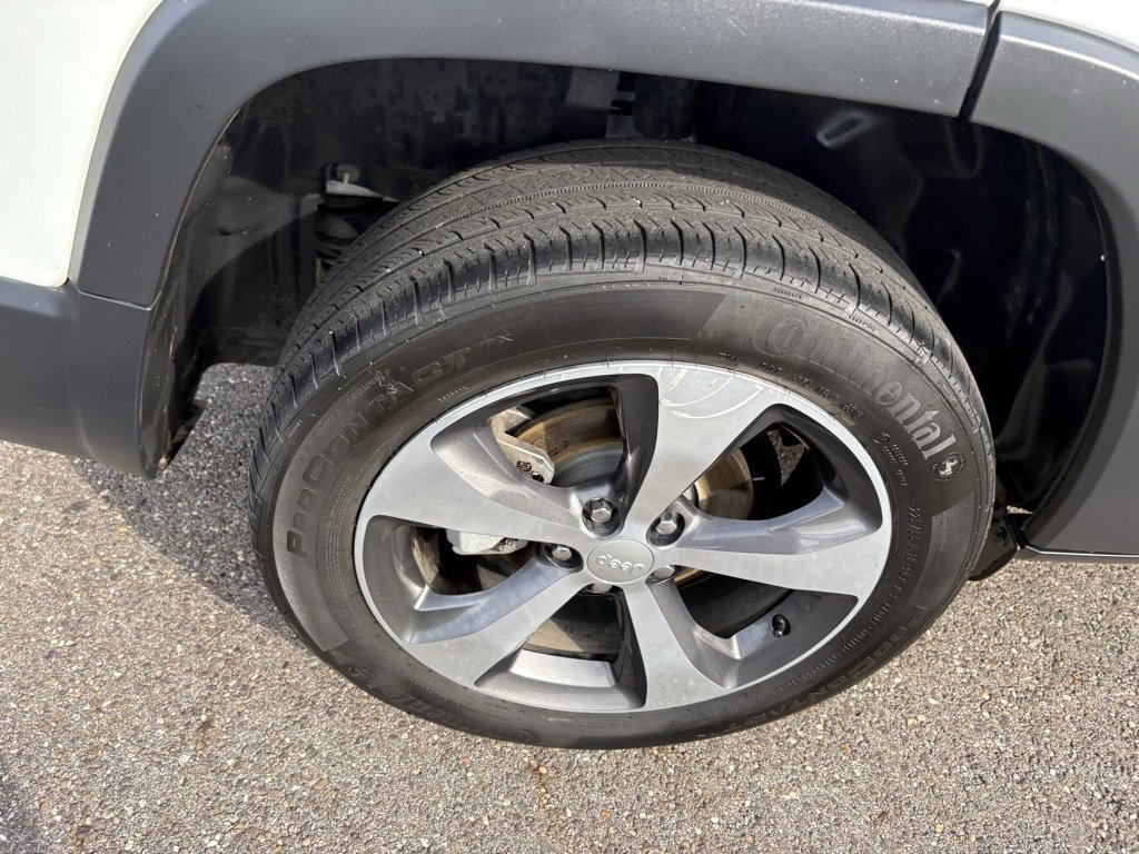 Used 2019 Jeep Cherokee Limited image 15