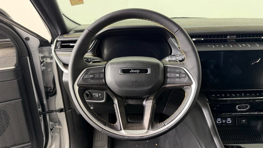 New 2026 Jeep Grand Cherokee Limited AWD/4WD image 16