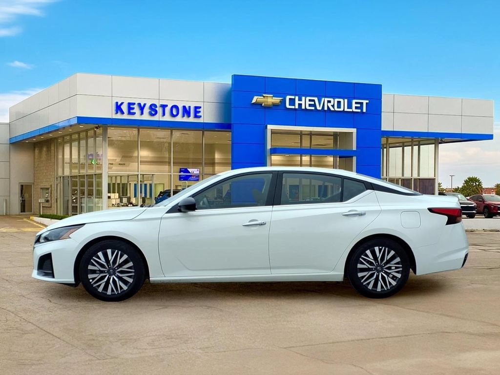 Used 2025 Nissan Altima 2.5 SV FWD image 4