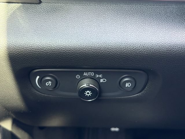 Used 2021 Chevrolet Traverse LT w/ LT Premium Package FWD image 32