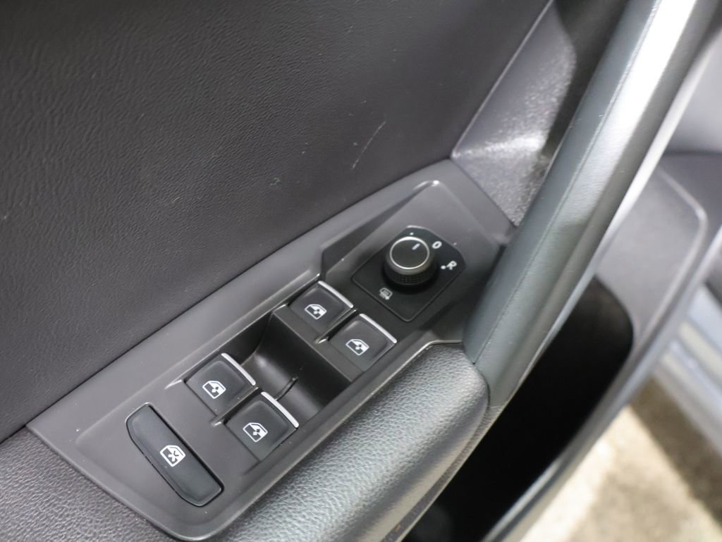 Used 2021 Volkswagen Tiguan SE R-Line image 15