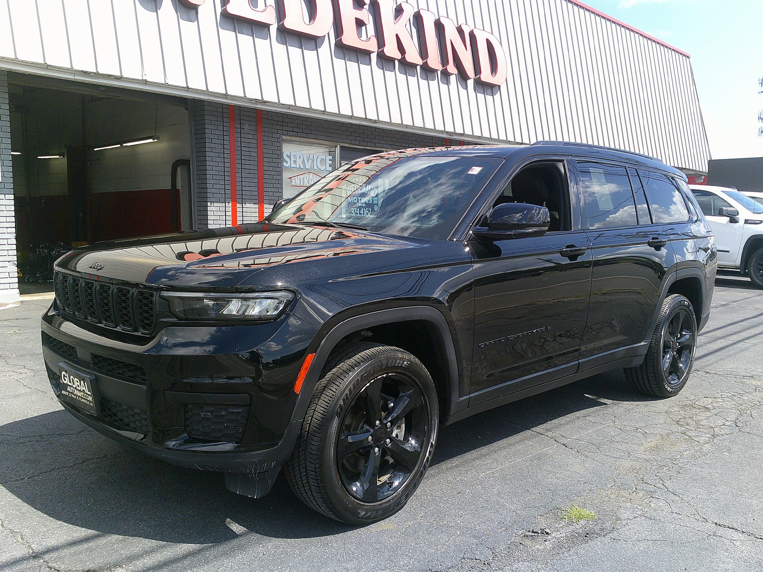 Used 2023 Jeep Grand Cherokee L Laredo AWD/4WD image 9
