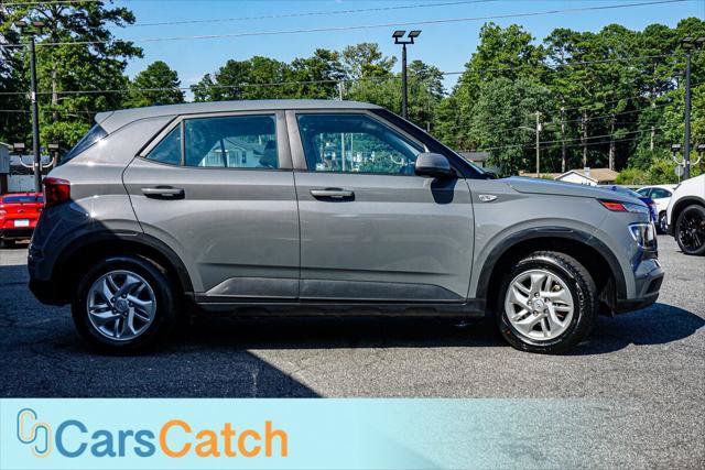 Used 2021 Hyundai Venue SE FWD image 2