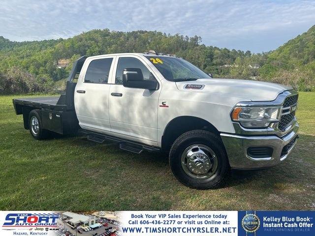Used 2024 RAM 3500 Tradesman w/ Chrome Appearance Group AWD/4WD image 2