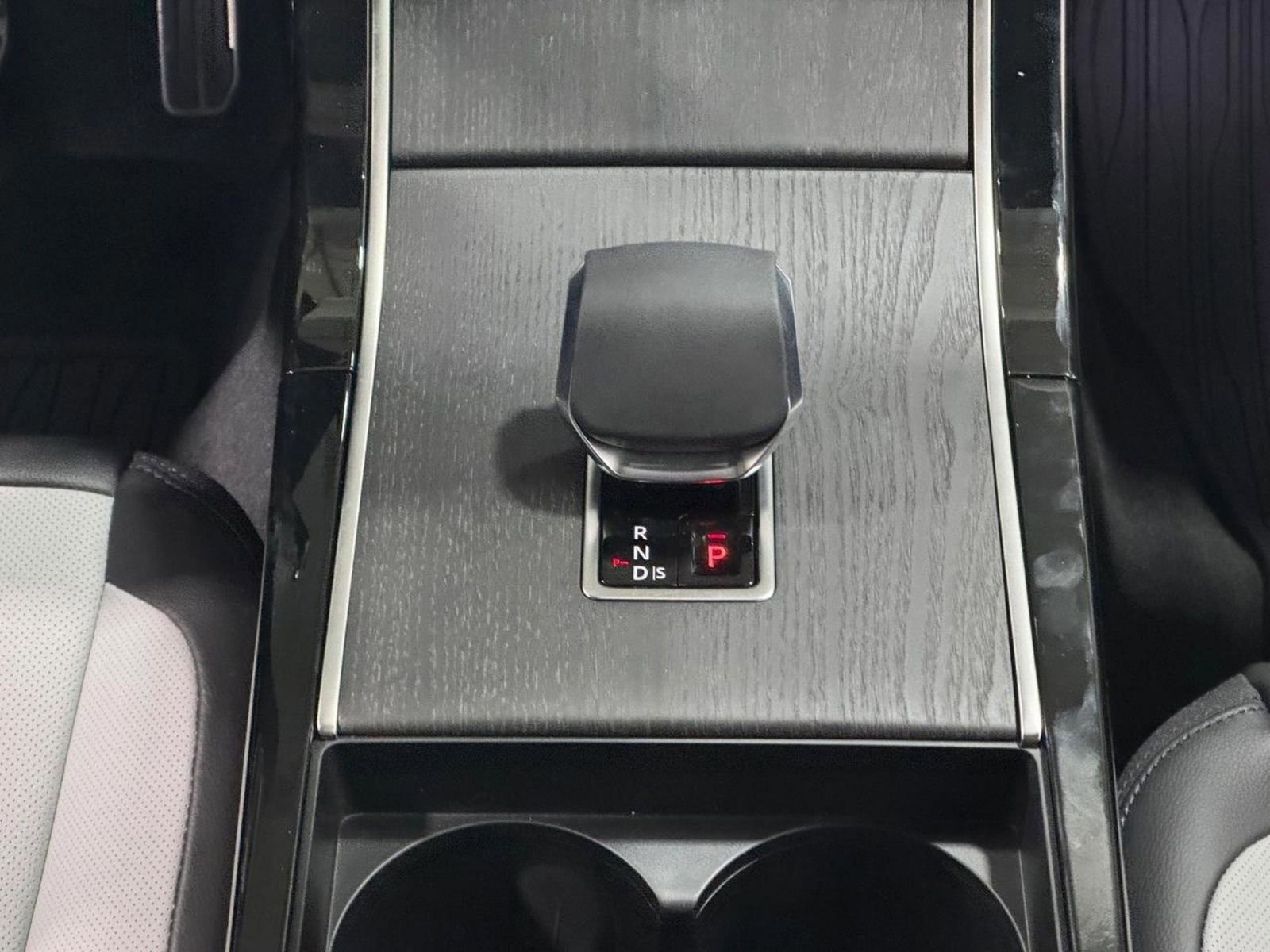 New 2026 Land Rover Range Rover Velar Dynamic SE image 15