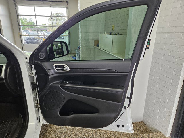 Used 2015 Jeep Grand Cherokee Altitude AWD/4WD image 14