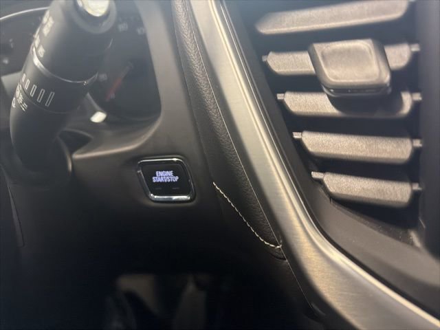 Used 2023 GMC Acadia SLT image 23