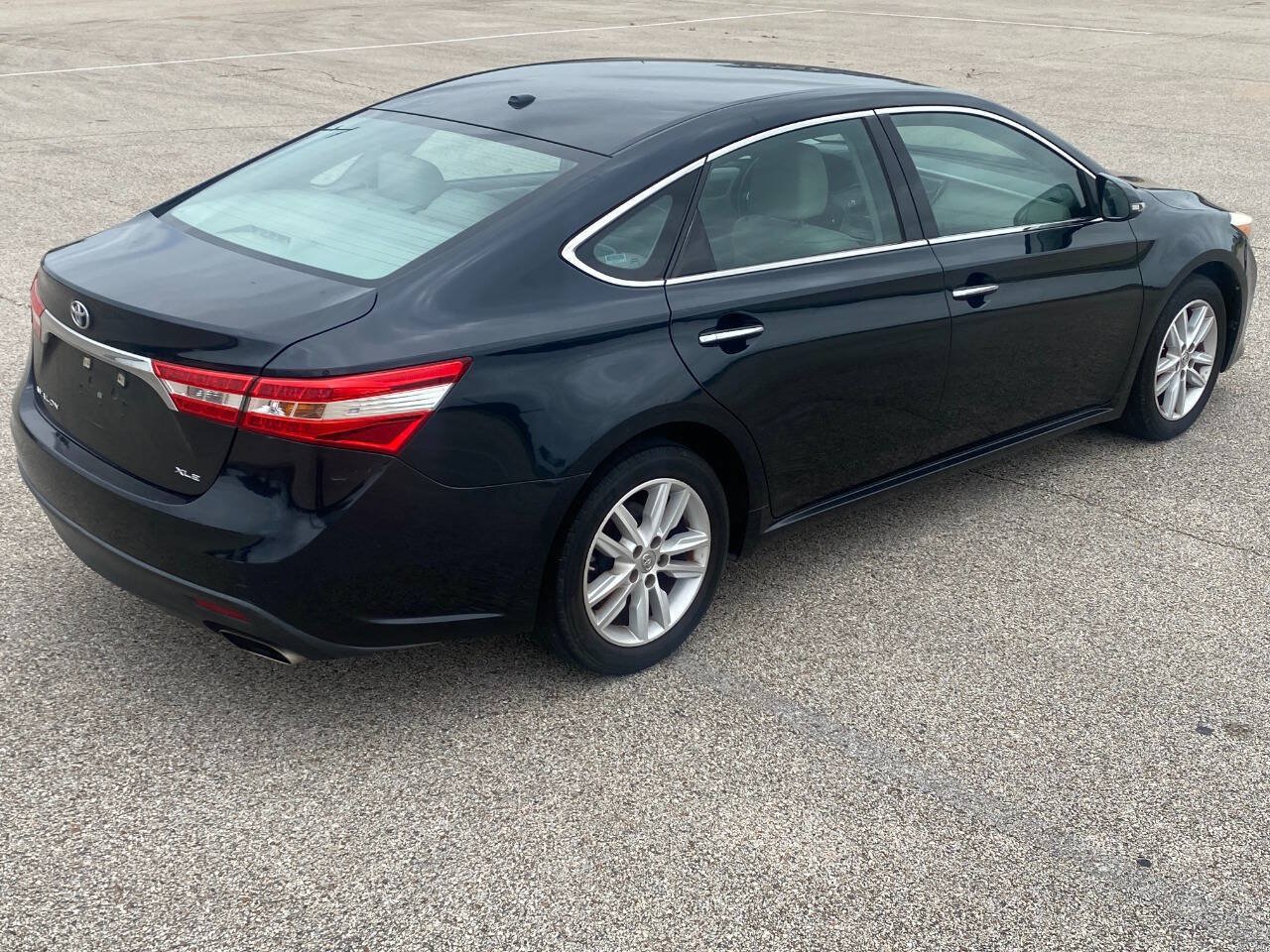 Used 2015 Toyota Avalon XLE FWD image 5