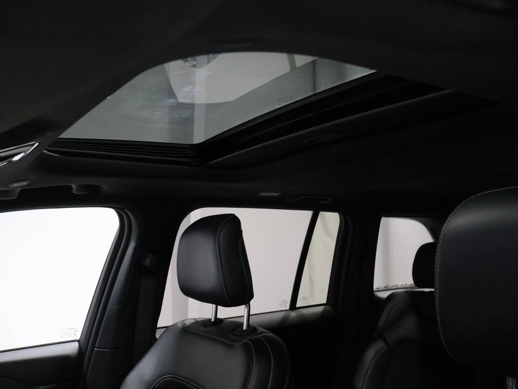 Used 2023 Jeep Grand Cherokee Altitude image 10