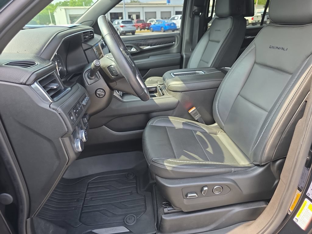 Used 2021 GMC Yukon Denali w/ Denali Premium Package RWD image 11