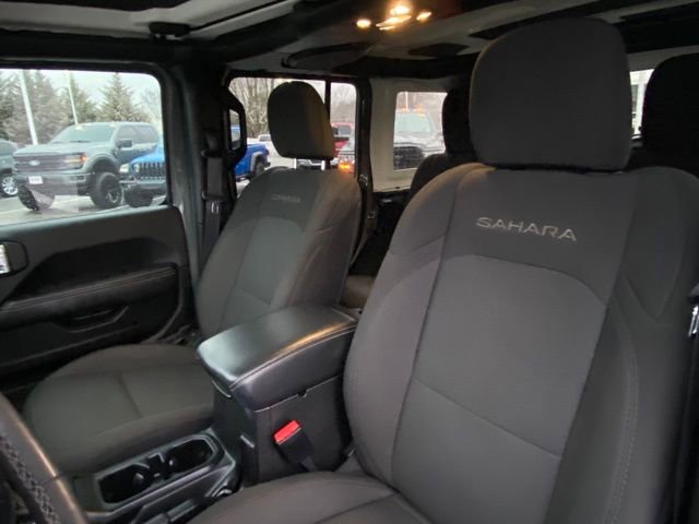Used 2023 Jeep Wrangler Unlimited Sahara w/ Cold Weather Group AWD/4WD image 12