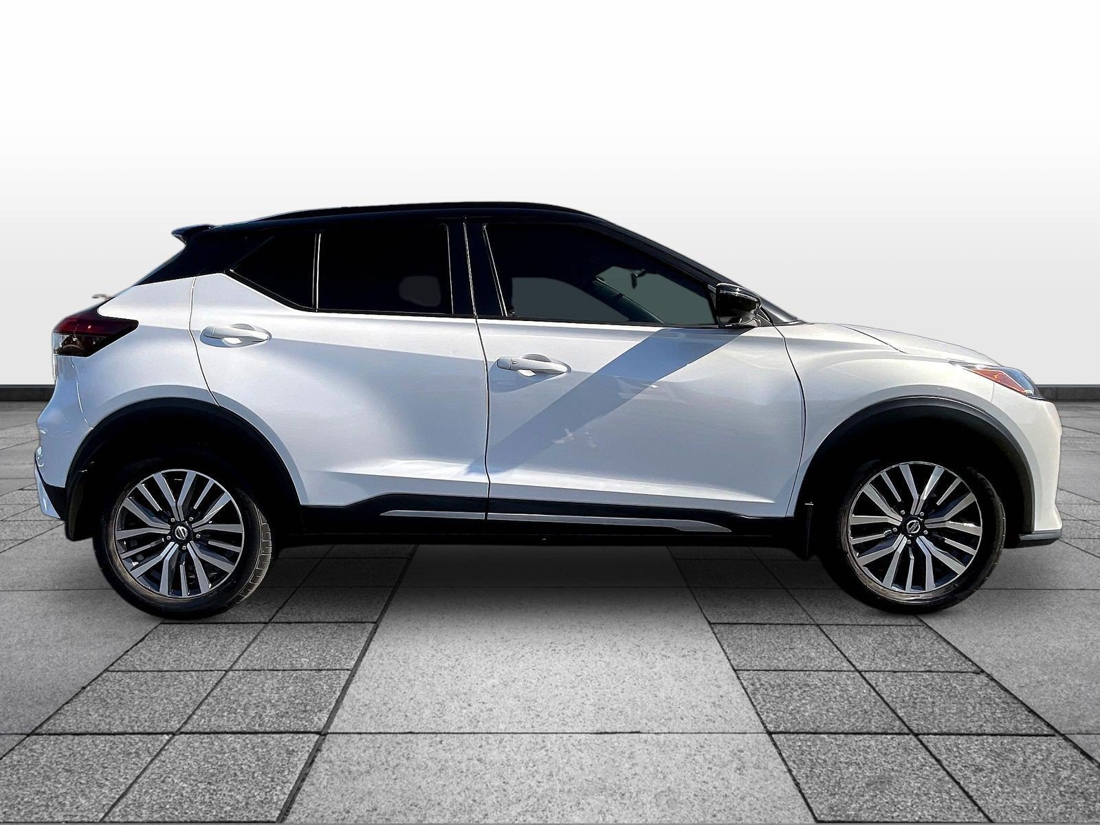 Certified 2021 Nissan Kicks SR w/ SR Premium Package FWD image 4
