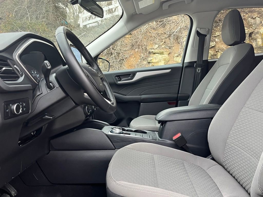 Certified 2022 Ford Escape SE w/ SE Sport Appearance Package image 17