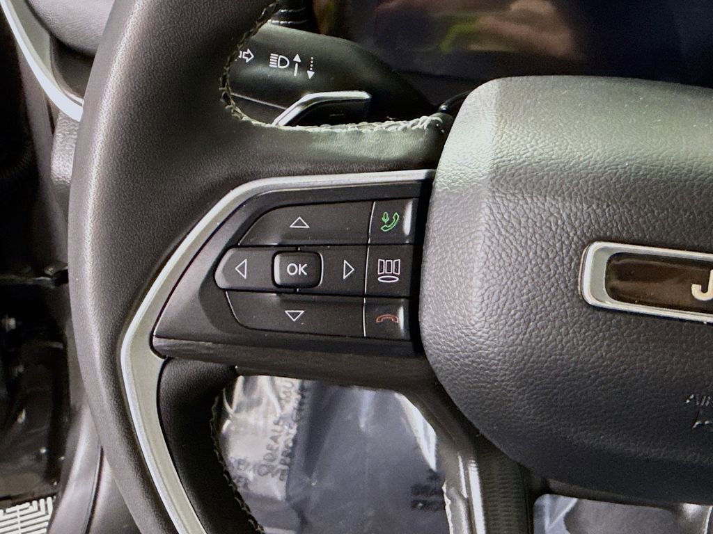 Used 2023 Jeep Grand Cherokee L Laredo AWD/4WD image 23