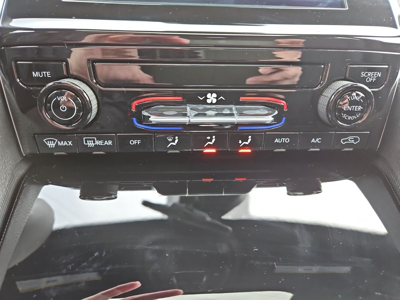New 2025 Jeep Grand Cherokee L Laredo AWD/4WD image 28