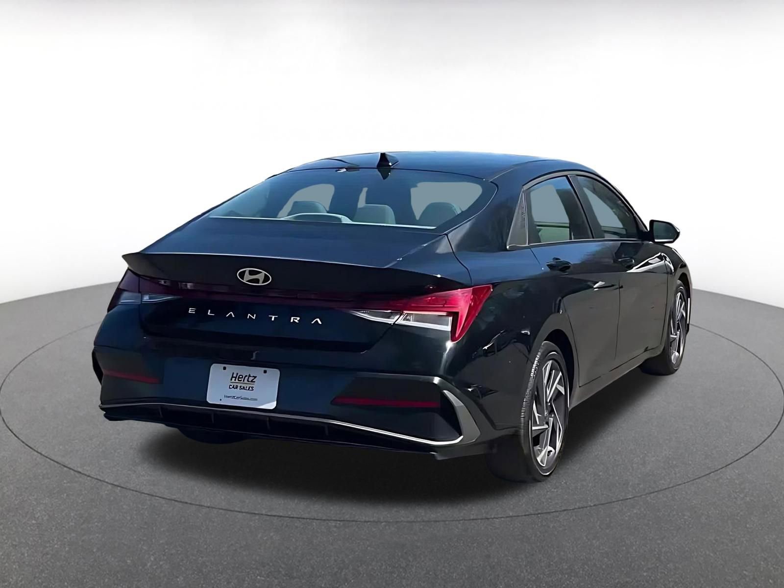 Used 2025 Hyundai Elantra SEL image 12