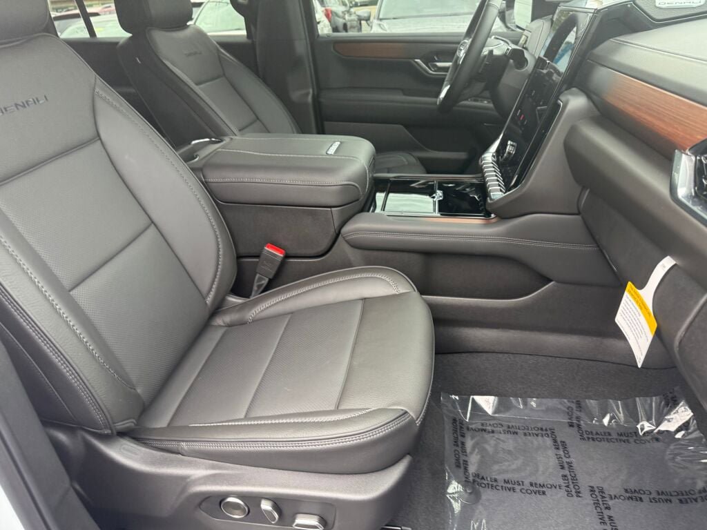 Used 2026 GMC Yukon XL Denali w/ Sun & Power Step Package AWD/4WD image 34