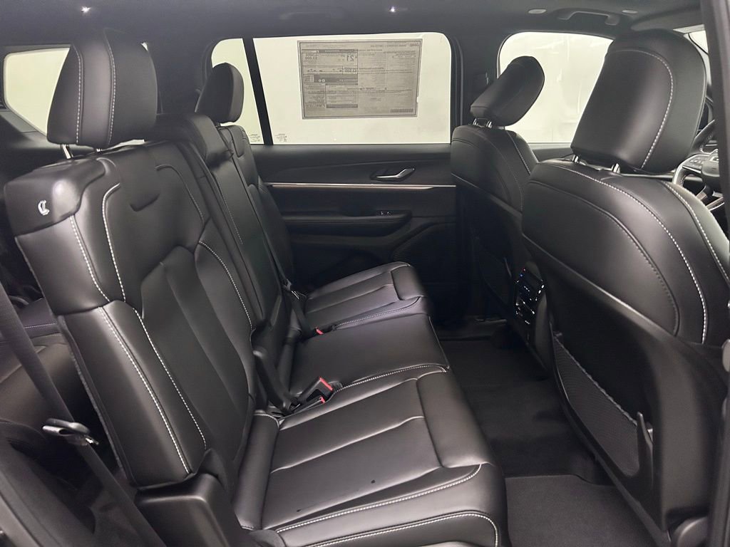 New 2025 Jeep Grand Cherokee L Limited image 16