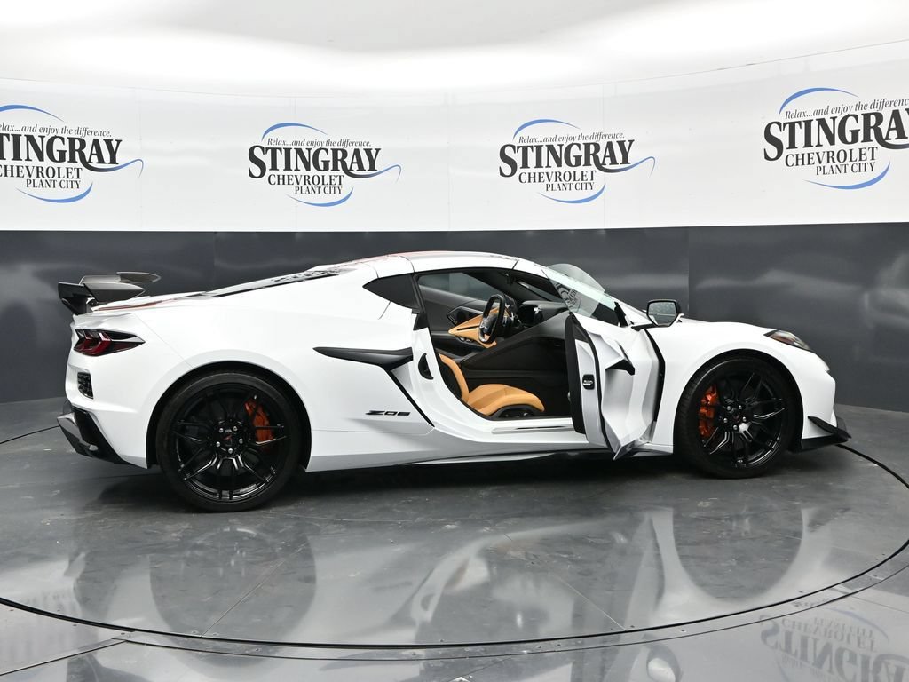 Used 2025 Chevrolet Corvette Z06 w/ Stealth Interior Trim Package RWD image 36