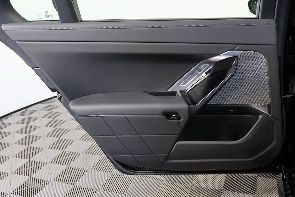 Used 2023 BMW 740i w/ Parking Assistance Package RWD image 12