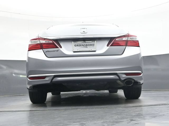 Used 2017 Honda Accord EX image 32