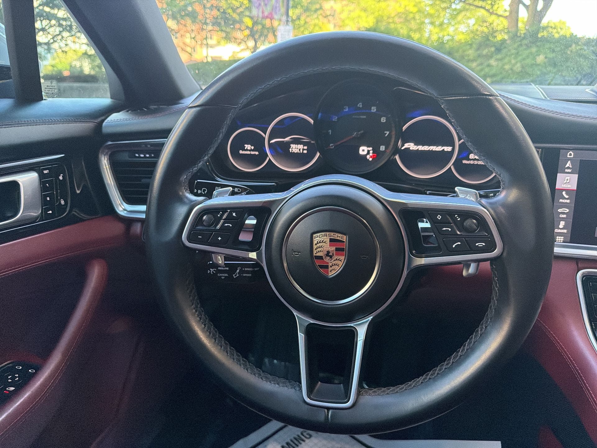 Used 2018 Porsche Panamera RWD image 11