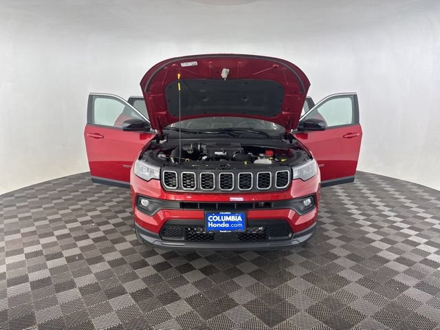 Used 2025 Jeep Compass Latitude AWD/4WD image 14