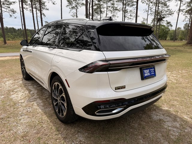 Used 2025 Lincoln Nautilus Reserve image 3